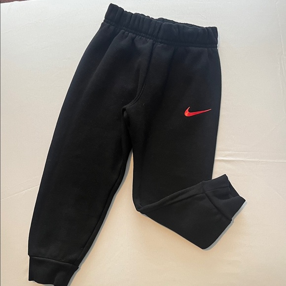 Kids Nike Jogger Set - Picture 3 of 4